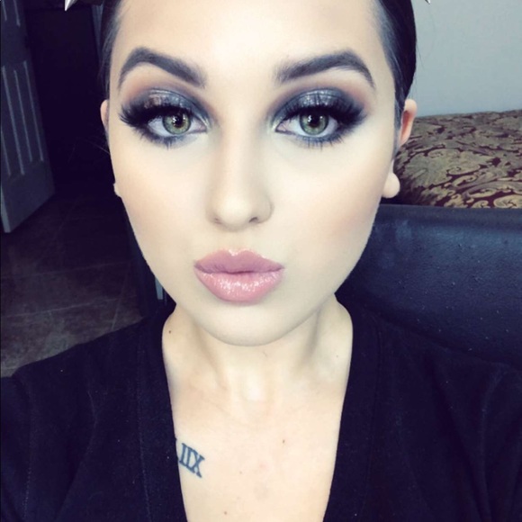 Profile Picture of Sio Tellez (@siolashes) on Poshmark