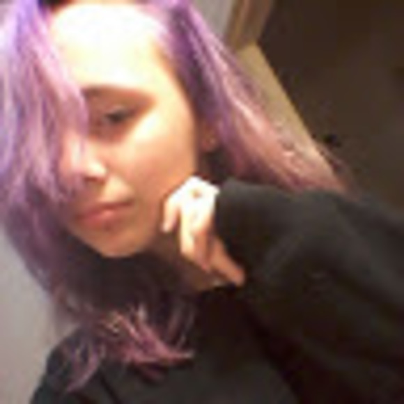 Profile Picture of Gabi Louks (@louksy123) on Poshmark