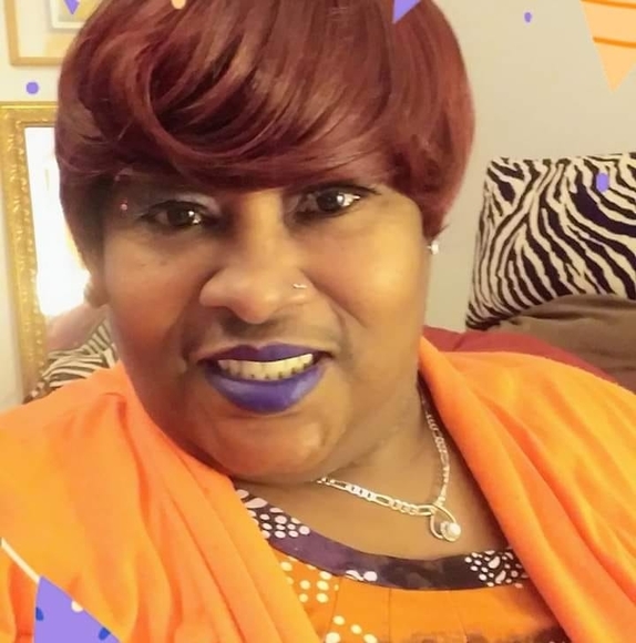 Profile Picture of Zigzag Zigzag (@foxyyfoxyy756) on Poshmark