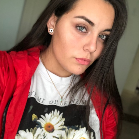 Profile Picture of Paula Parra (@paula2778) on Poshmark