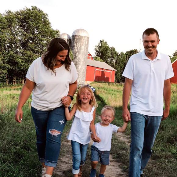 Profile Picture of Morgan Stuart (@morgan102694) on Poshmark