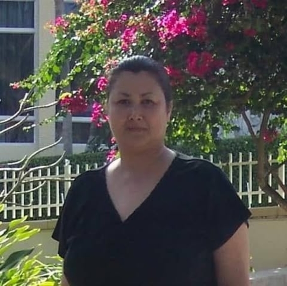 Profile Picture of Rosa iris Shields (@sofritogoya) on Poshmark