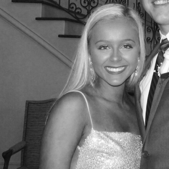 Profile Picture of Megan Harrington (@megharr) on Poshmark