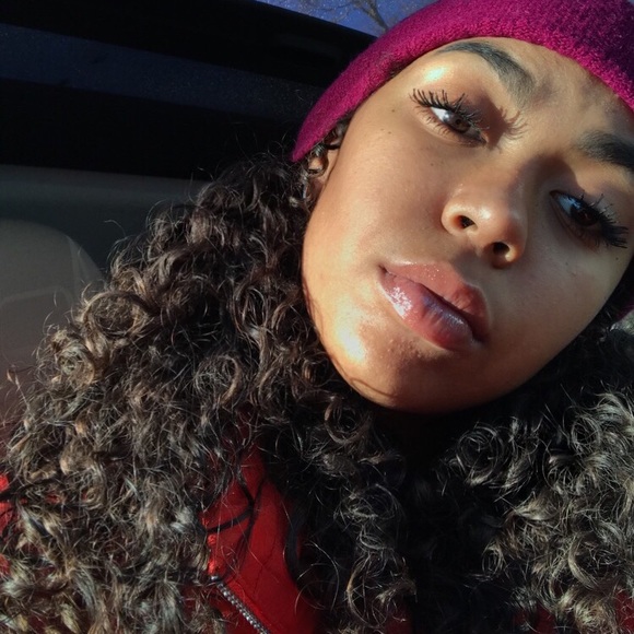 Profile Picture of Adrianna Medina (@adriannaemedina) on Poshmark
