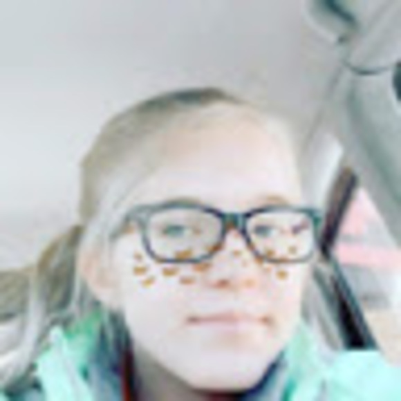 Profile Picture of Lexi Heinly (@lexi_heinly) on Poshmark