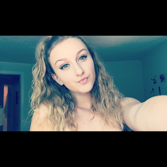 Profile Picture of Jessica Dunlop (@dunlopmjessica) on Poshmark