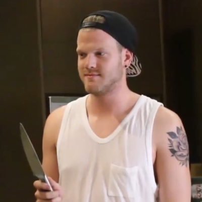 Profile Picture of MITCH LIKES RANDM 2 (@HatcherBreanna) on Twitter