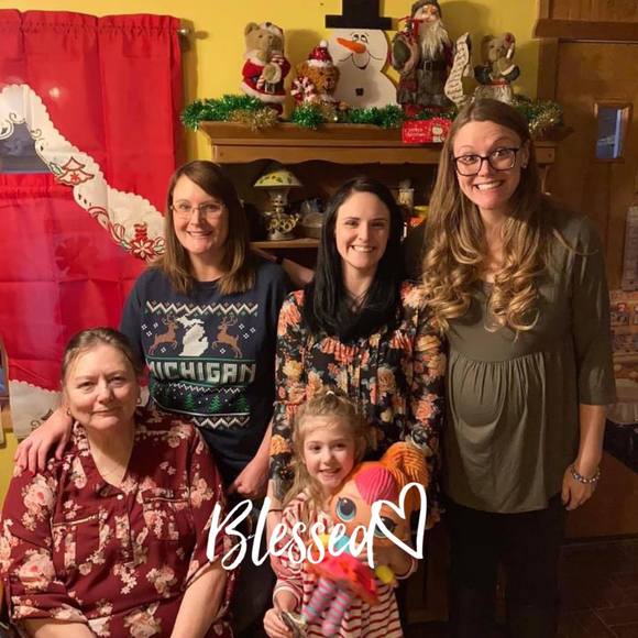 Profile Picture of Sara Moebius (@sara_moebius) on Poshmark