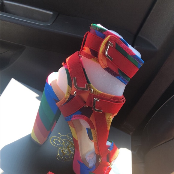Profile Picture of Skylare Knight (@skyk90) on Poshmark