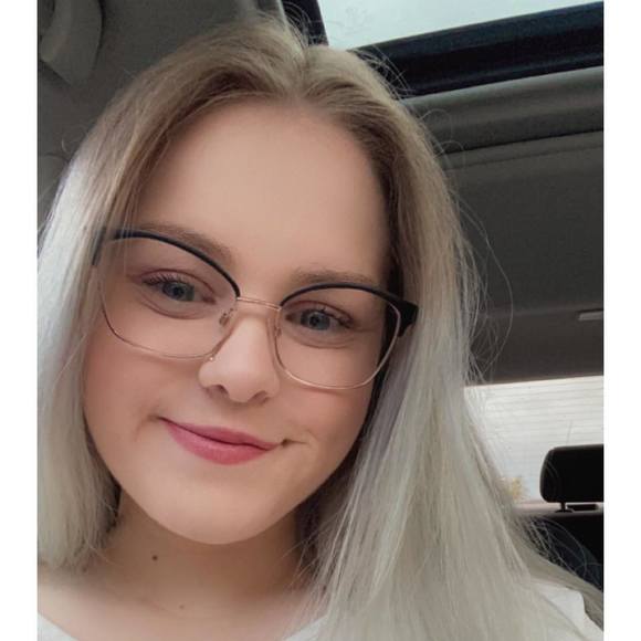 Profile Picture of Karli Gibbs (@karlig98) on Poshmark
