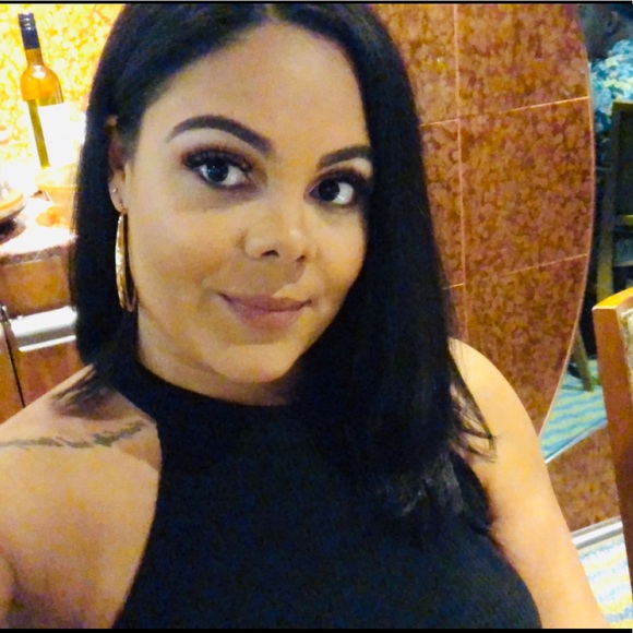 Profile Picture of Angeline Paulino (@a_paulino2009) on Poshmark