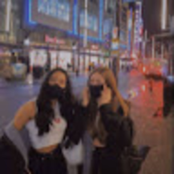 Profile Picture of Aria Rajwani (@rajwania) on Poshmark