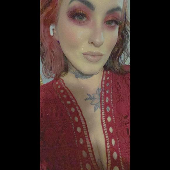 Profile Picture of Cristee Budlong (@cnbudlong) on Poshmark