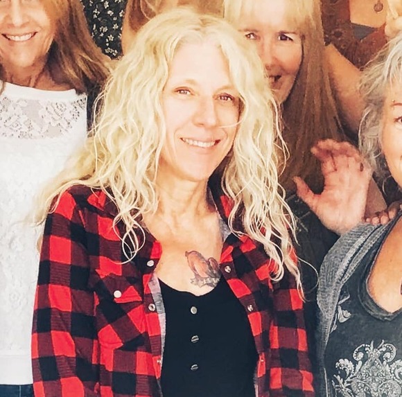 Profile Picture of Debbie Grafft (@hawaiikepi) on Poshmark