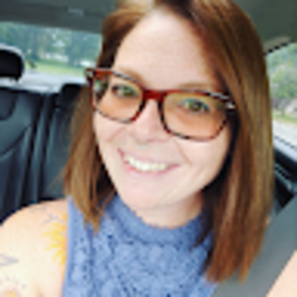 Profile Picture of Trishia Camplese (@trishiacamplese) on Poshmark