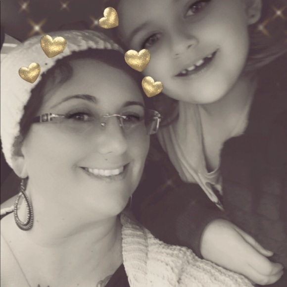 Profile Picture of Tabitha Lyon (@tabithalyon21) on Poshmark