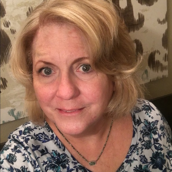 Profile Picture of Virginia Kesner (@ginakesner) on Poshmark