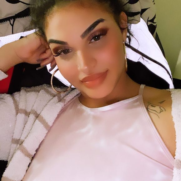 Profile Picture of Loryann Jimenez (@ilove_loryann) on Poshmark