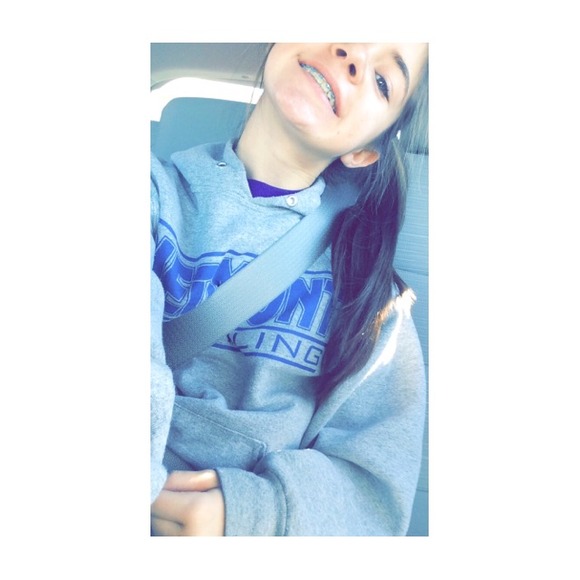 Profile Picture of Emily Adamczyk (@emilyadamczyk_) on Poshmark