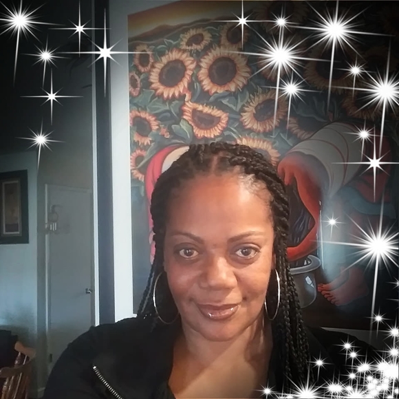 Profile Picture of Gilda Williams (@gildawilliams19) on Poshmark