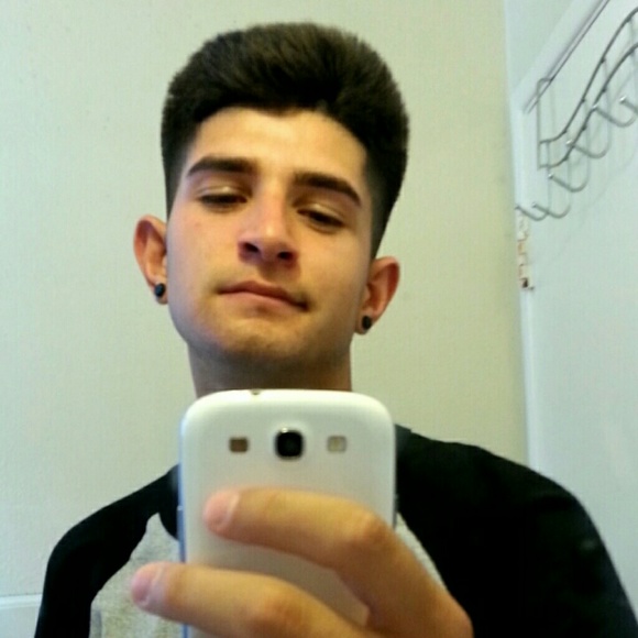 Profile Picture of Carlos Cano (@carlos_123) on Poshmark
