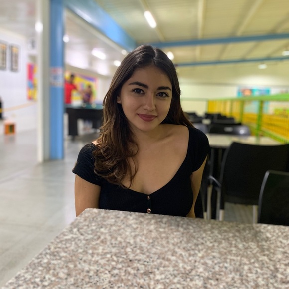 Profile Picture of Anelia Avendano (@anelia_aj) on Poshmark