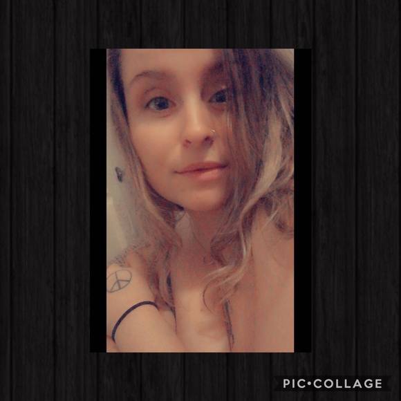 Marissa Hodgen - Poshmark Profile Picture of Marissa Hodgen (@marissa_hodgen) on Poshmark