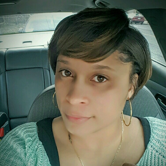 Profile Picture of Takia Mays (@keyakeya81) on Poshmark