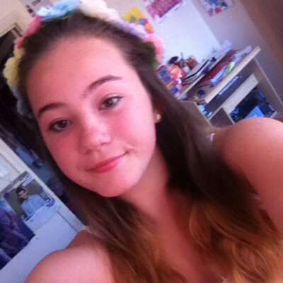 Profile Picture of Lily Simpson (@Lilyyy_simpson) on Twitter