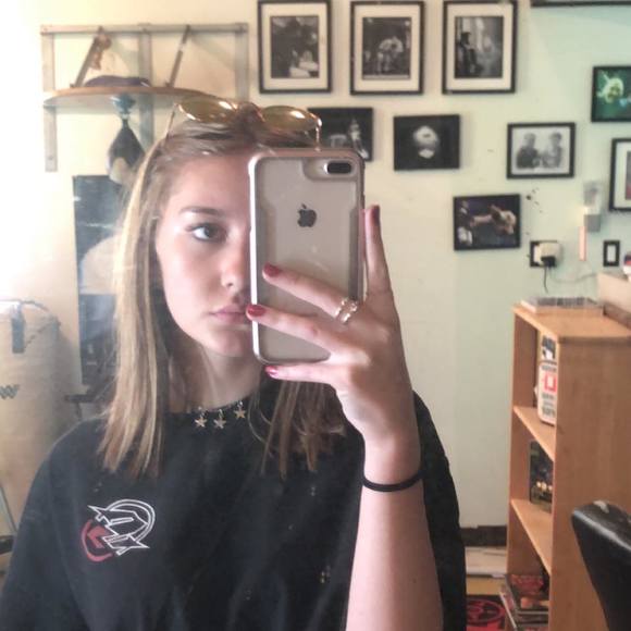 Profile Picture of Autumn Lunn (@purejess) on Poshmark