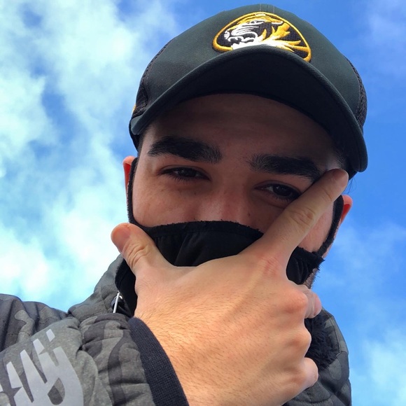 Profile Picture of Alperay Olker (@alperayolker) on Poshmark