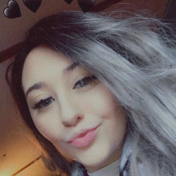 Profile Picture of Cassie Crider (@cassiecrider) on Poshmark