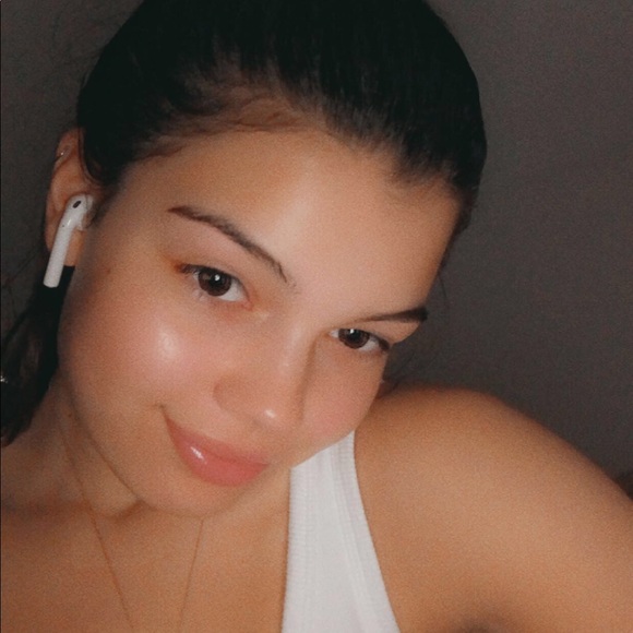 Profile Picture of Crystal Stepinski (@crystalstepinsk) on Poshmark