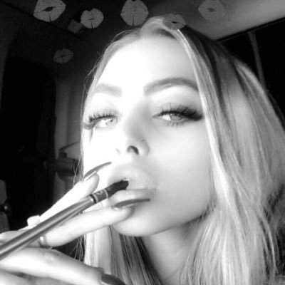Profile Picture of Jo  🌹 (@JojoBrewer) on Twitter
