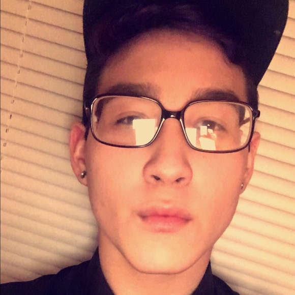 Profile Picture of Alexander Giblin (@zanderxxx) on Poshmark