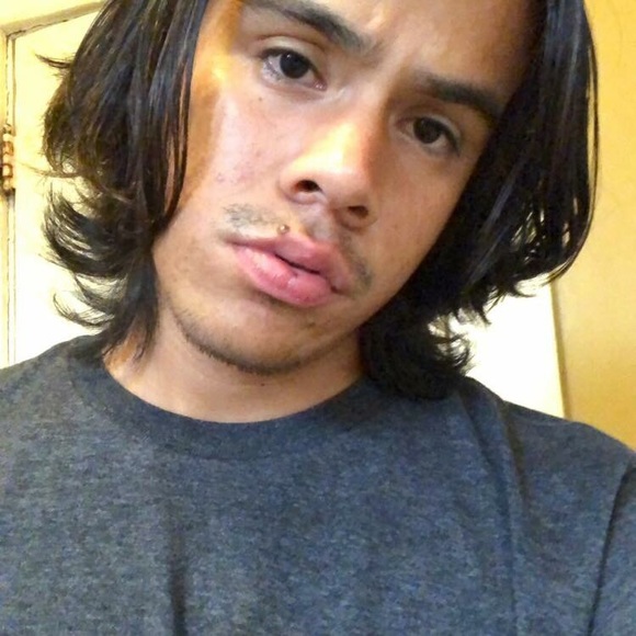 Profile Picture of Guillermo Perez (@gkp009) on Poshmark