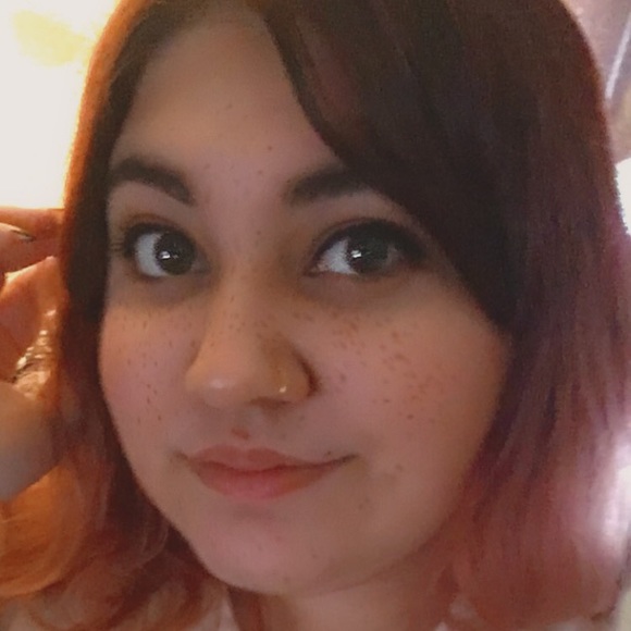 Profile Picture of Julia Theriot (@juliatheriot8) on Poshmark