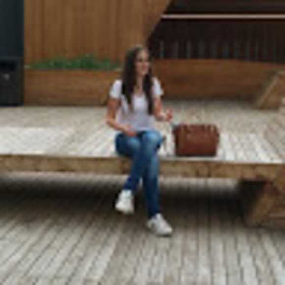 Profile Picture of Julia Bosse (@juliabosse) on Poshmark