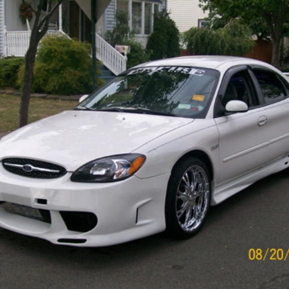 Profile Picture of Daniel Bailey (@daniel7121) on Poshmark