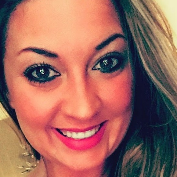 Profile Picture of Tiffany Tapler (@tifft1221) on Poshmark