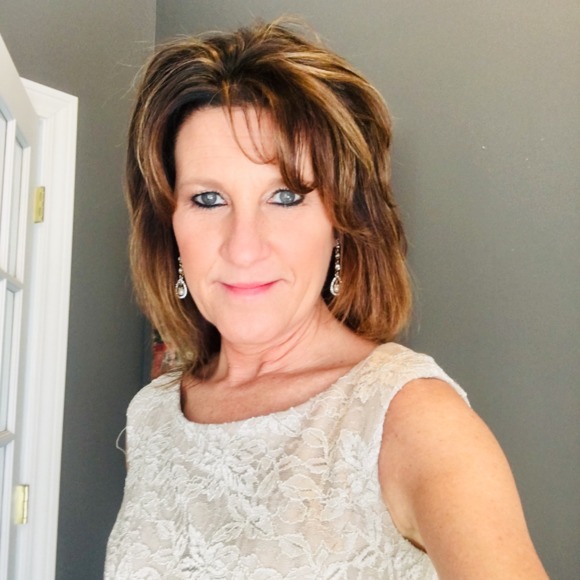 Profile Picture of Tracy Reid (@tracylreid) on Poshmark