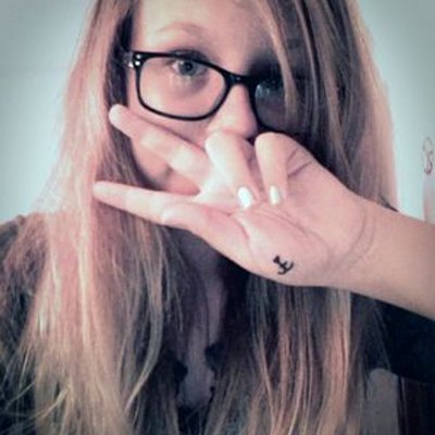 Profile Picture of Julia Sims (@lovescrafts07) on Twitter
