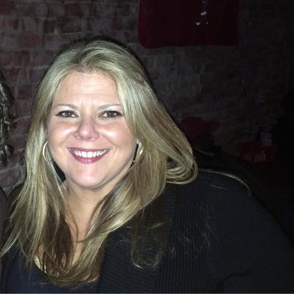 Profile Picture of Nicole Nause (@ennause) on Poshmark