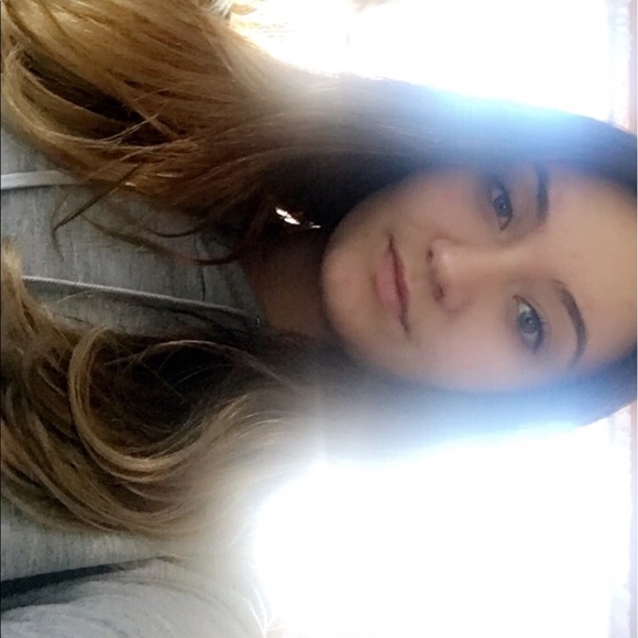 Profile Picture of Brianna Garfield (@briannagarfield) on Poshmark