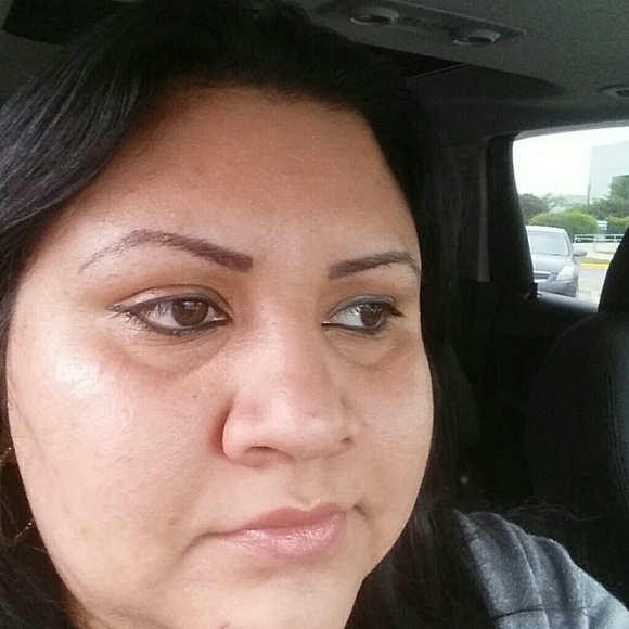 Profile Picture of Brenda Jimenez (@grumpieluckyceo) on Poshmark