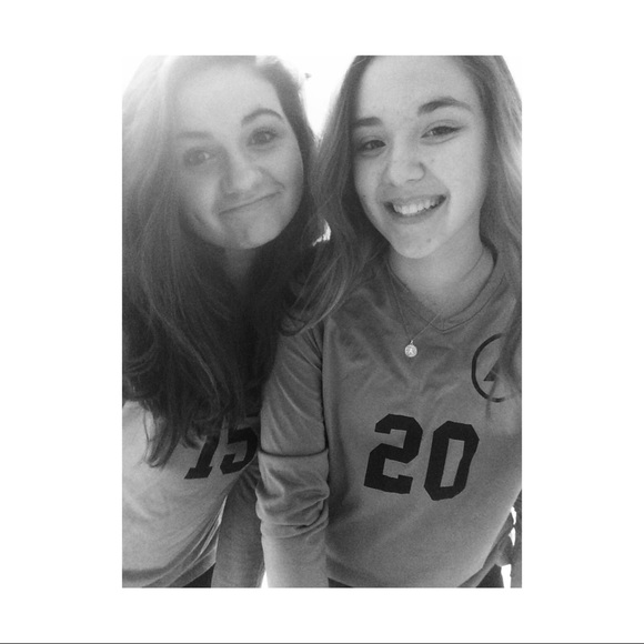 Profile Picture of Alicia Mawson (@aliciamawson) on Poshmark