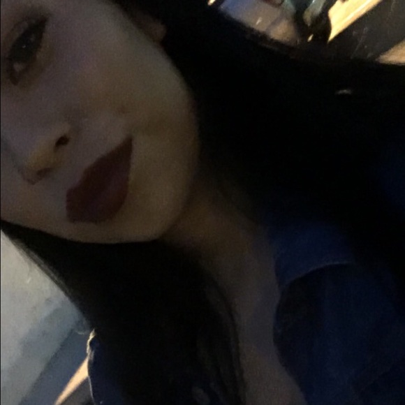 Profile Picture of Cynthia Morales (@96cyn) on Poshmark