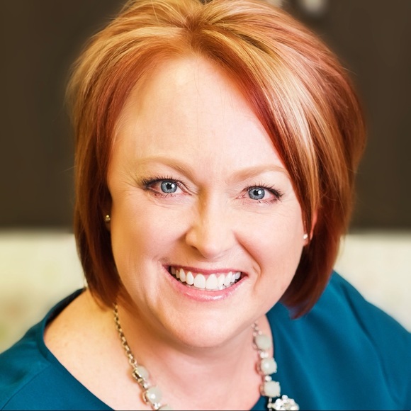 Profile Picture of Lisa Newland (@newlandlisa) on Poshmark