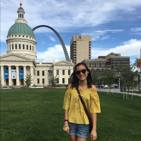 Profile Picture of Fiona Lin (@fionalinny) on Poshmark