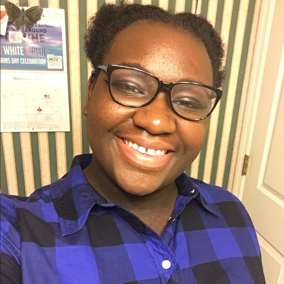 Profile Picture of Taravia Armstrong (@queenblue2020) on Poshmark